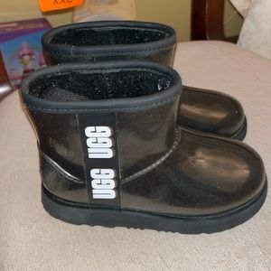 UGG Girls Classic Clear MINI ll Black Size 12